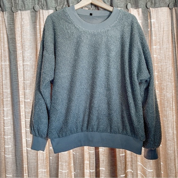 Gray Teddy Crewneck Sweatshirt Size Medium - Picture 1 of 10